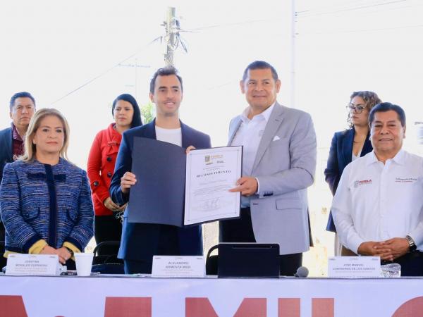 reconocimiento Gobierno del Estado celebra trayectoria olímpica del tenismesista poblano Marcos Madrid