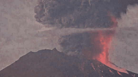 Erupción del volcán Sakurajima eleva columna de ceniza a más de 4 km en Japón