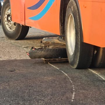 631eeae5-f16d-4567-9cc7-ff05262e0887 (1) Motociclista muere atropellado por autobús de ruta Altiplanos en Huejotzingo