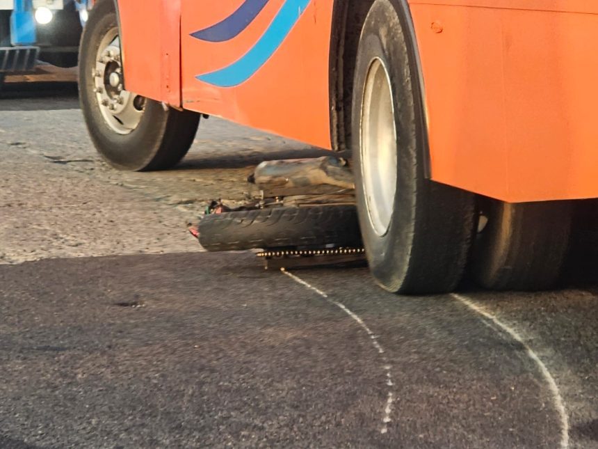 Motociclista muere atropellado por autobús de ruta Altiplanos en Huejotzingo