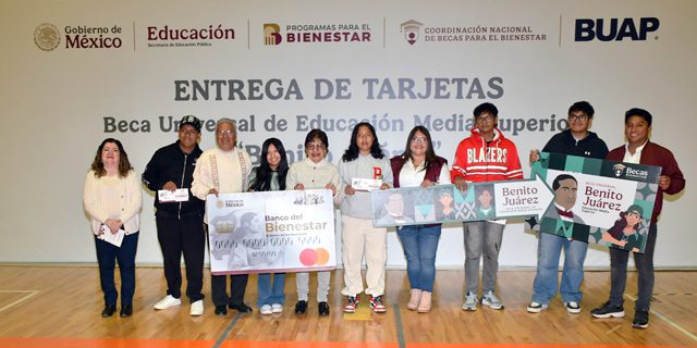 A_Becas_22 La educación transforma el futuro de los jóvenes: Rectora Lilia Cedillo
