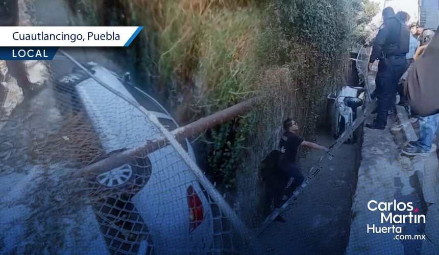 Borracho choca, atropella a una mujer y termina en una zanja en Cuautlancingo