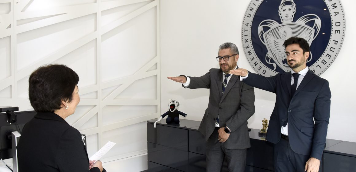 Rectora Lilia Cedillo toma protesta a nuevos funcionarios de la BUAP