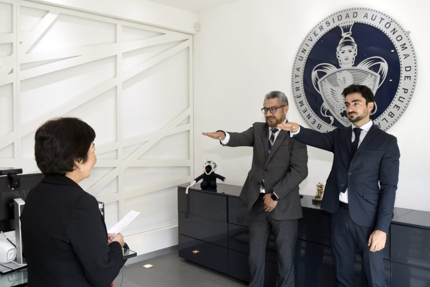 Rectora Lilia Cedillo toma protesta a nuevos funcionarios de la BUAP