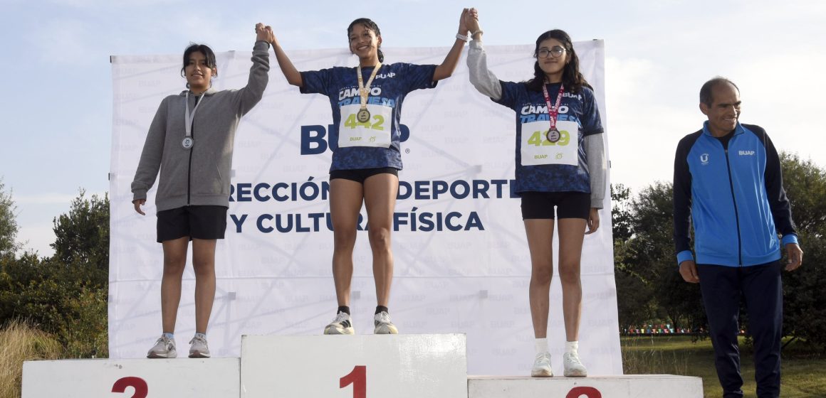 Carrera Campo Traviesa Campo Traviesa, carrera que fomenta el deporte en el Jardín Botánico de CU