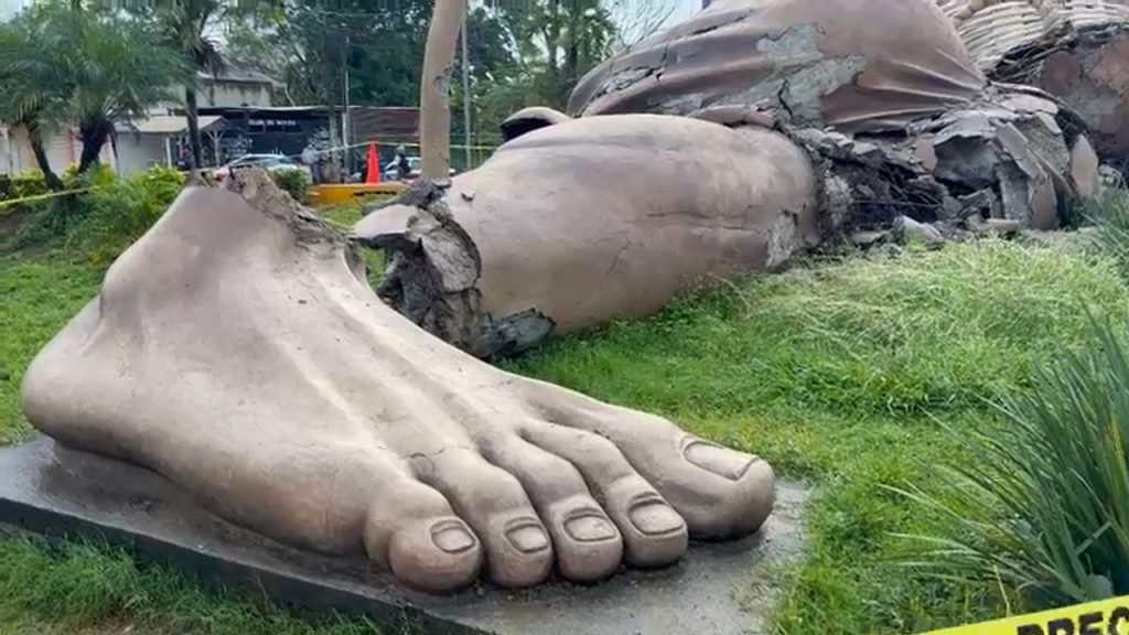 Colapsa monumento de El Colotero en Álamo Temapache 1 Colapsa monumento de El Colotero en Álamo Temapache