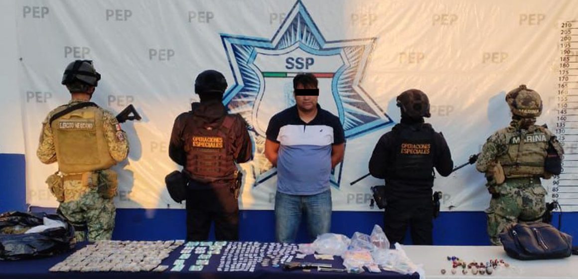 Portada Detienen a narcomenudista con más de medio kilo de droga en Acajete CMH Detienen a narcomenudista con más de medio kilo de droga en Acajete