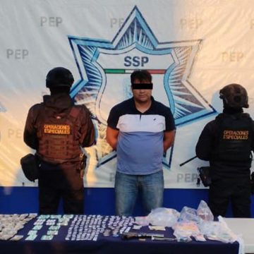 Portada Detienen a narcomenudista con más de medio kilo de droga en Acajete CMH Detienen a narcomenudista con más de medio kilo de droga en Acajete