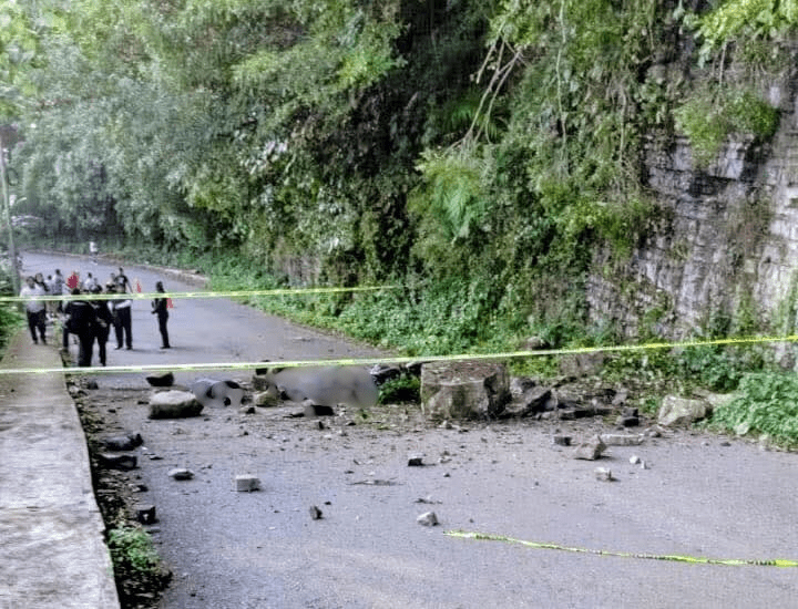 Diseño sin título (20) Derrumbe en Jonotla deja una mujer muerta y un hombre herido en carretera Equimita–Huehuetla