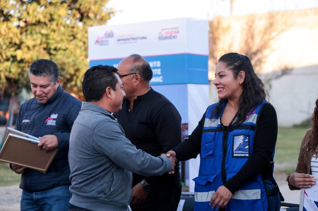 Entregan obra de adoquinamiento en San Rafael Comac