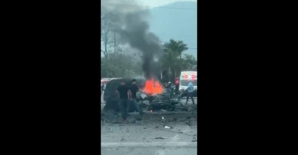 Explosión de vehículo frente a policía comunitaria en Michoacán deja 2 muertos  