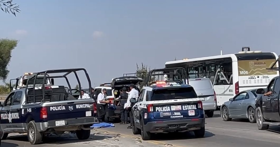 Joven motociclista muere atropellada por tractocamión en Periférico