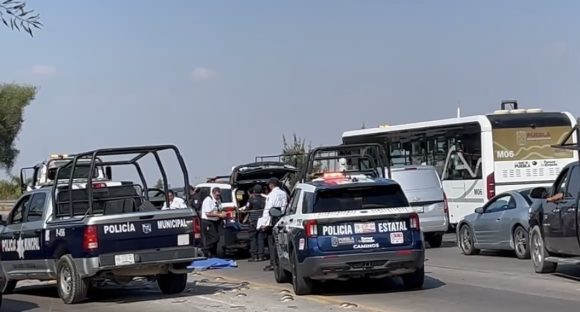 Joven motociclista muere atropellada por tractocamión en Periférico