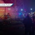 Incendio consume locales navideños en Central de Abasto de Huixcolotla