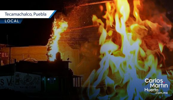 Incendio de árbol en Tecamachalco por uso de pirotecnia