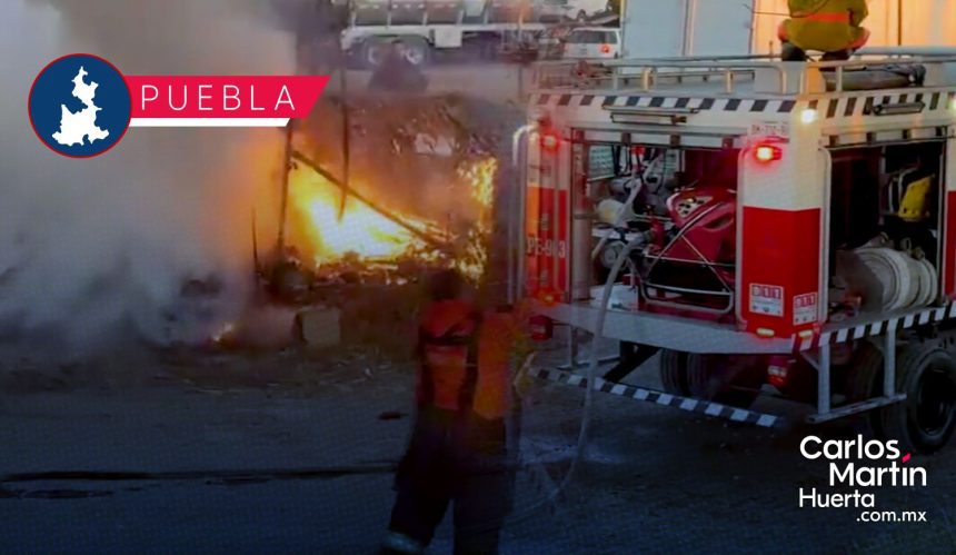 Incendio en recicladora de San Francisco Ocotlán moviliza a cuerpos de emergencia