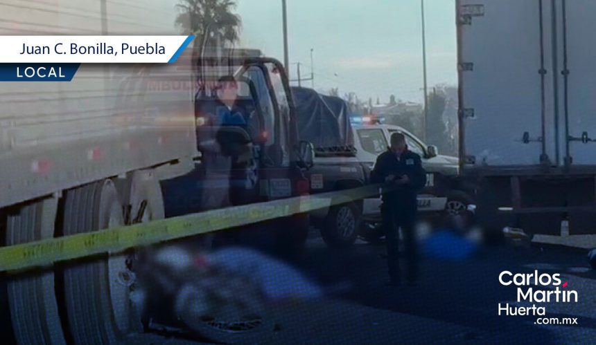 Motociclista muere tras estrellarse contra tráiler estacionado en la México-Puebla