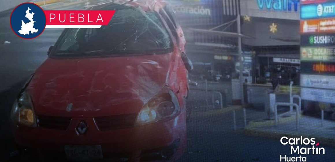 Nuevo accidente en la Vía Atlixcáyotl; vehículo termina volcado