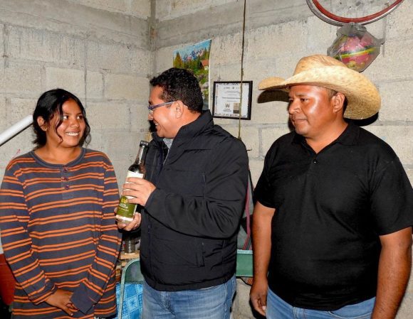 Pavel Gaspar destaca importancia del mezcal como motor económico y patrimonio cultural de Puebla