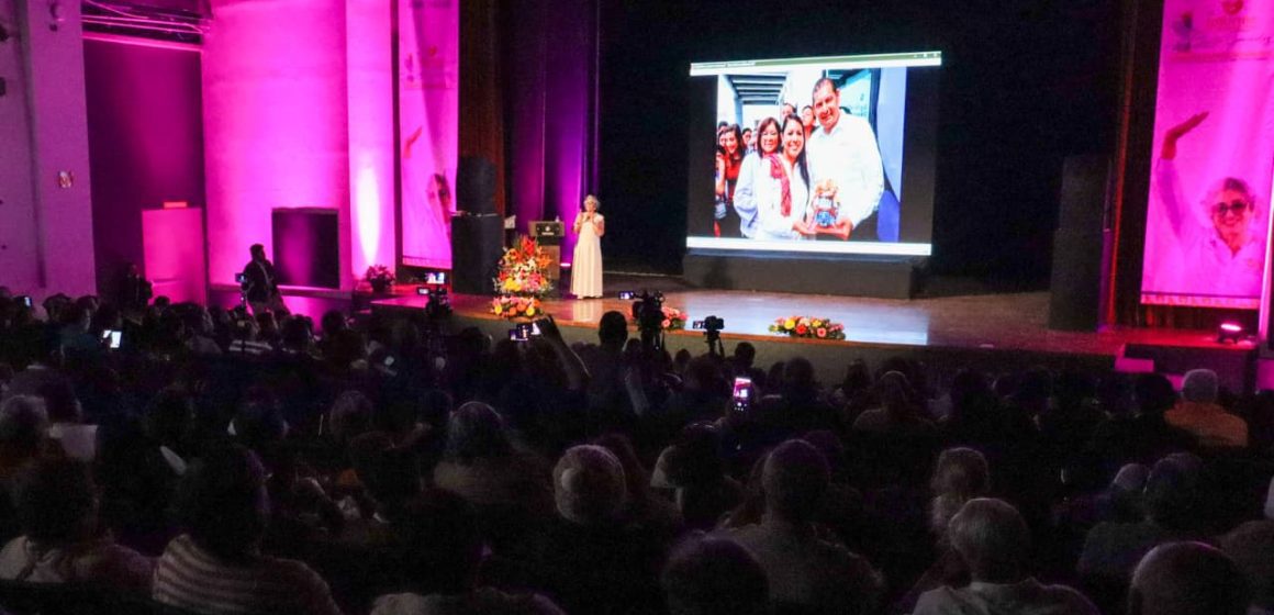 Rinde Lupita Fernández su primer informe de labores al frente del DIF Municipal de San Pedro Cholula