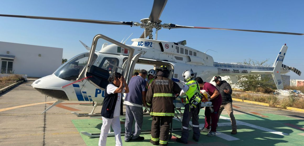 Gobierno de Puebla realiza traslado aéreo de joven accidentado en Izúcar para atención especializada