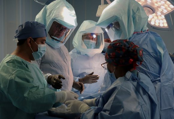 ISSSTEP realiza primera cirugía de rodilla asistida con inteligencia artificial en Puebla