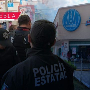 Sujetos armados asaltan Farmacias Guadalajara en Clavijero