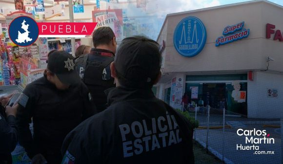 Sujetos armados asaltan Farmacias Guadalajara en Clavijero