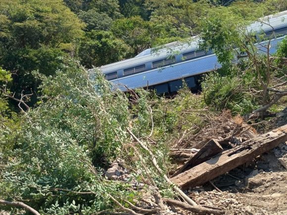 Accidente ferroviario en Oaxaca: Reportan 20 heridos; FGR abre carpeta de investigación