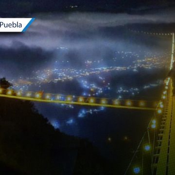 Tlatlauquitepec invita a su puente colgante iluminado Tlatlauquitepec invita a su puente colgante iluminado