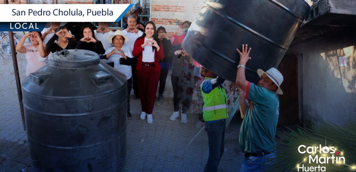 Tonantzin Fernández entrega contenedores de agua en San Pedro Cholula
