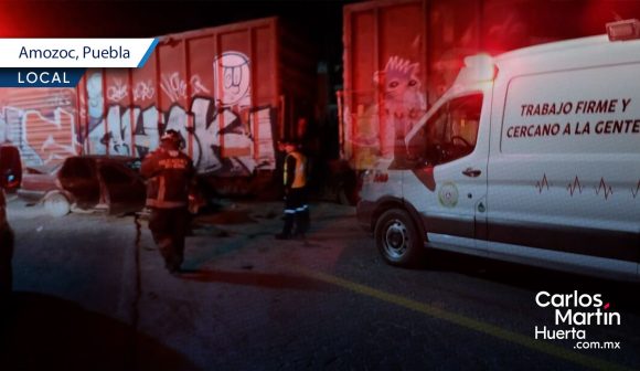 Tren se lleva Tsuru que intentaba ganarle el paso en Amozoc; hay 4 heridos, uno de gravedad