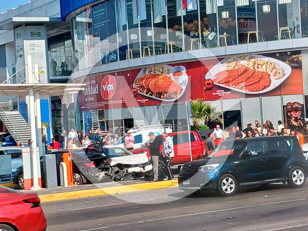 Muere transeúnte en carambola en la Vía Atlixcáyotl, a la altura de Vía San Ángel 1 Via San Angel 2