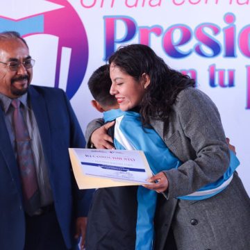 Impulsa Lupita Cuautle a estudiantes sobresalientes en la décima edición del programa escolar