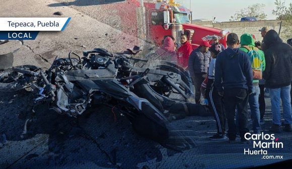 Accidente en Tepeaca: Motociclista muere tras fuerte choque en el entronque Puebla–Orizaba
