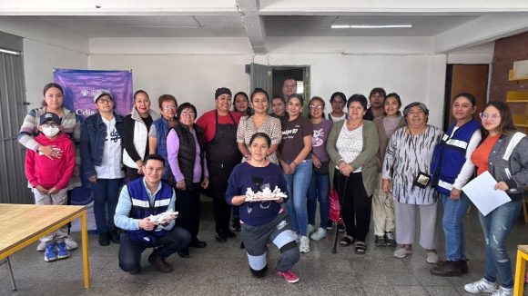 Promueve Celia Bonaga talleres para activar la economía familiar