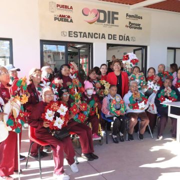 Tere Alfaro festeja fin de año con adultos mayores de las Estancias de Día de Cuautlancingo