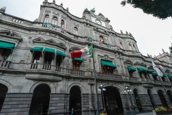 adornos-patrios-679141 Puebla obtiene primer lugar estatal en la Guía Consultiva de Desempeño Municipal 2025