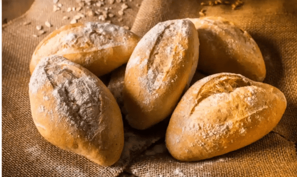 Disculpa forzada del panadero extranjero que llamó “feo” al pan mexicano