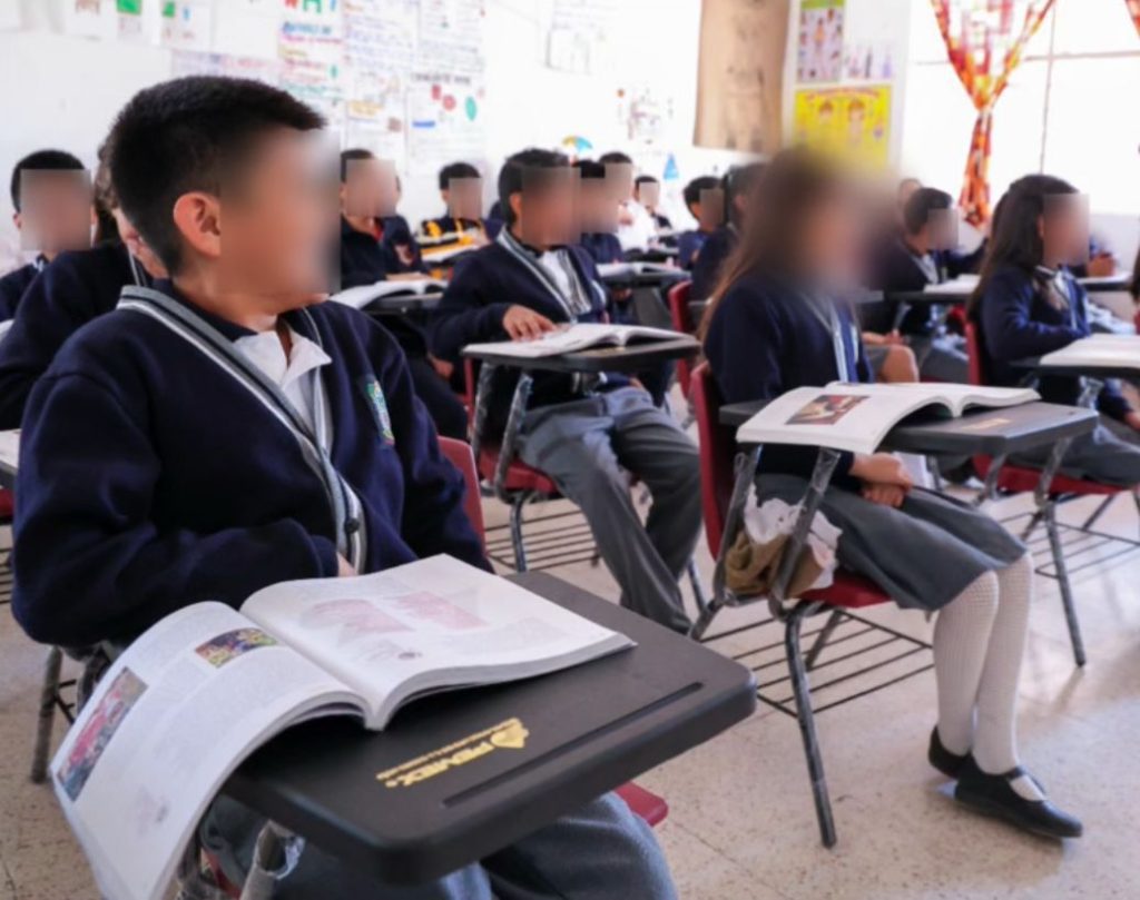 Uniformes escolares gratuitos Puebla: Armenta apoya economía familiar con 979,252 paquetes 1 clases