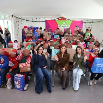 Entrega DIF Puebla Capital regalos a estudiantes del Centro de Día