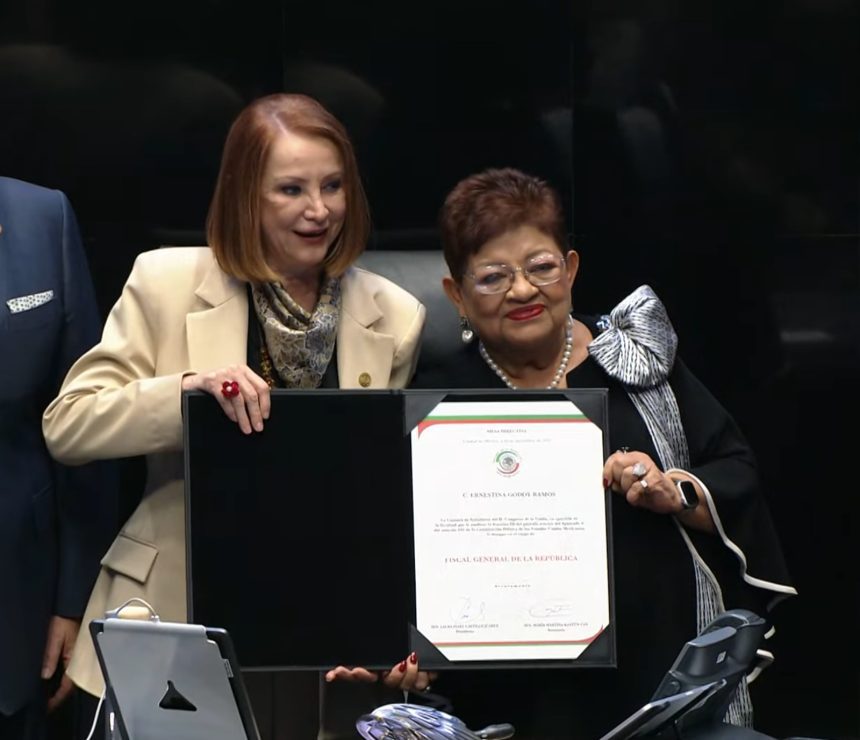 Ernestina Godoy es nombrada nueva titular de la FGR; promete coordinación estratégica