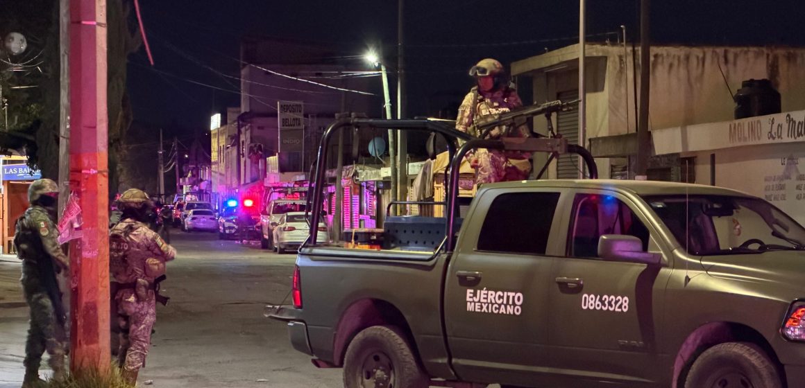 Realizan cateo en locales del Mercado Morelos tras desarticulación de red de narcomenudeo en Puebla