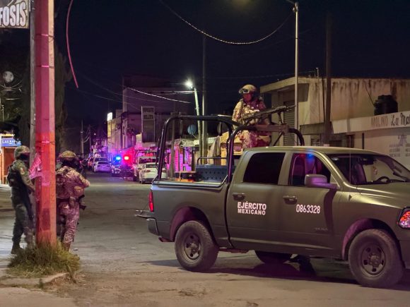 Realizan cateo en locales del Mercado Morelos tras desarticulación de red de narcomenudeo en Puebla