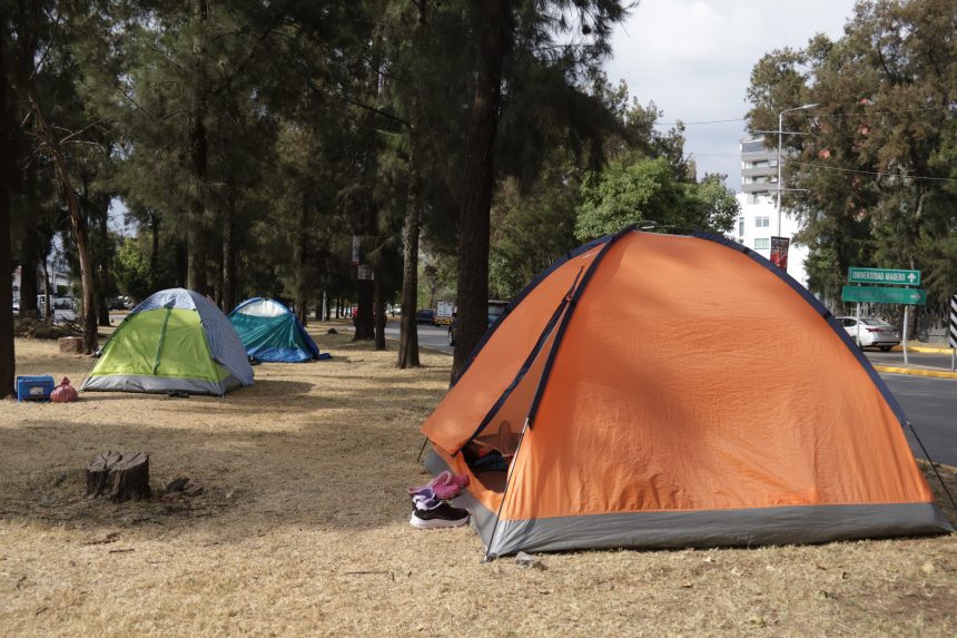 Albergue y comida: Armenta asume costo total para familias del HNP