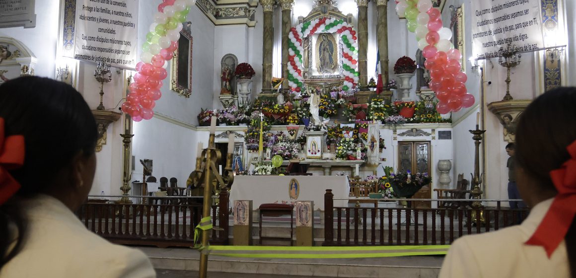 LA VILLITA . FELIGRESES Con mañanitas, rosarios y largas filas, Puebla celebró a la Virgen de Guadalupe en “La Villita”