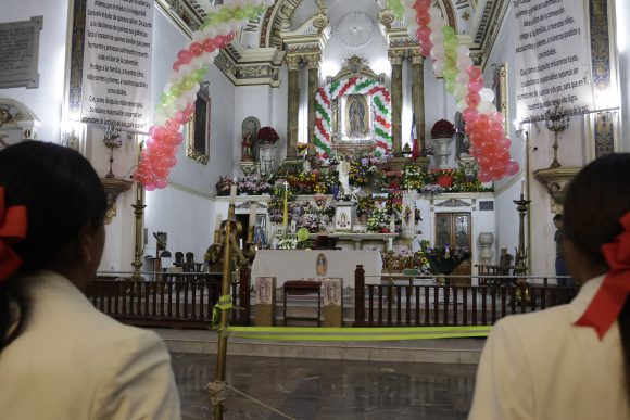 Con mañanitas, rosarios y largas filas, Puebla celebró a la Virgen de Guadalupe  en “La Villita”