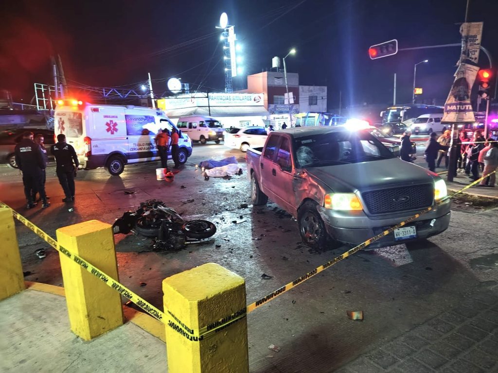 Choque de motocicleta deja dos jóvenes muertos Amozoc 1 motocicleta 2