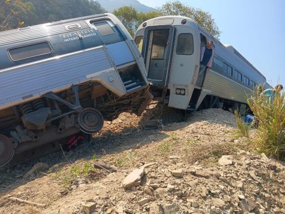 Detienen a maquinista del Tren Interoceánico tras descarrilamiento