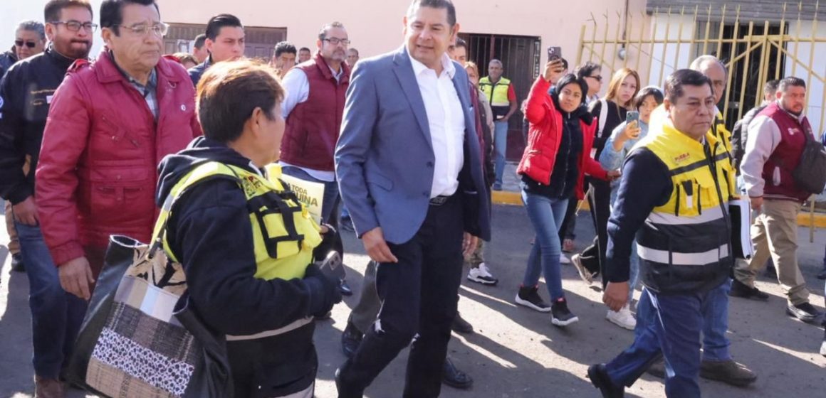 El gobernador Alejandro Armenta supervisa la pavimentación de la calle 12 Oriente con avance del 90%